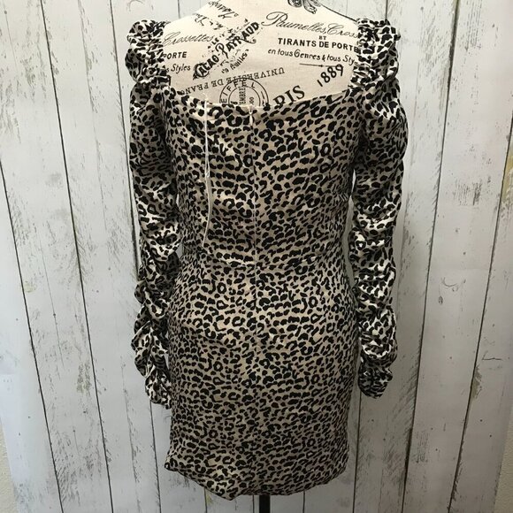 NWT e. ssue Leopard print mini dress size M scrunch design satin feel material - Picture 4 of 12